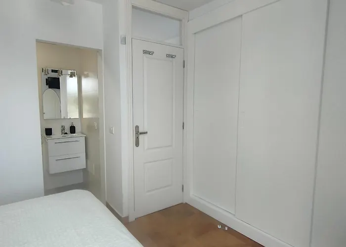 Quiet Duplex Close To The شقة